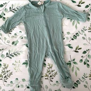 Kyte Baby NB zipper footie